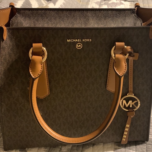 MK AUTHENTIC Purse - Picture 3 of 3